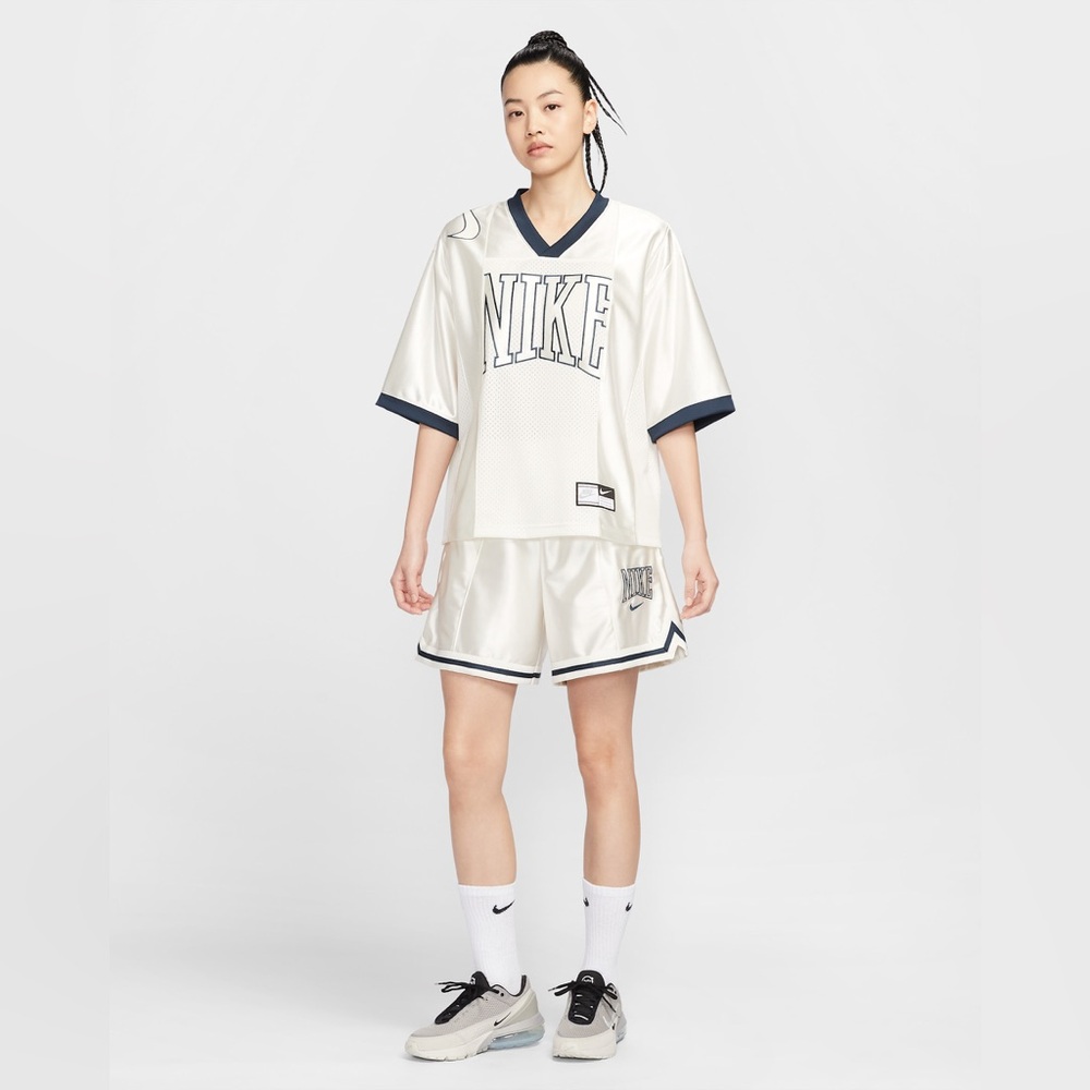 Nike Sportswear Street Women's Oversized Short-Sleeve Graphic Top